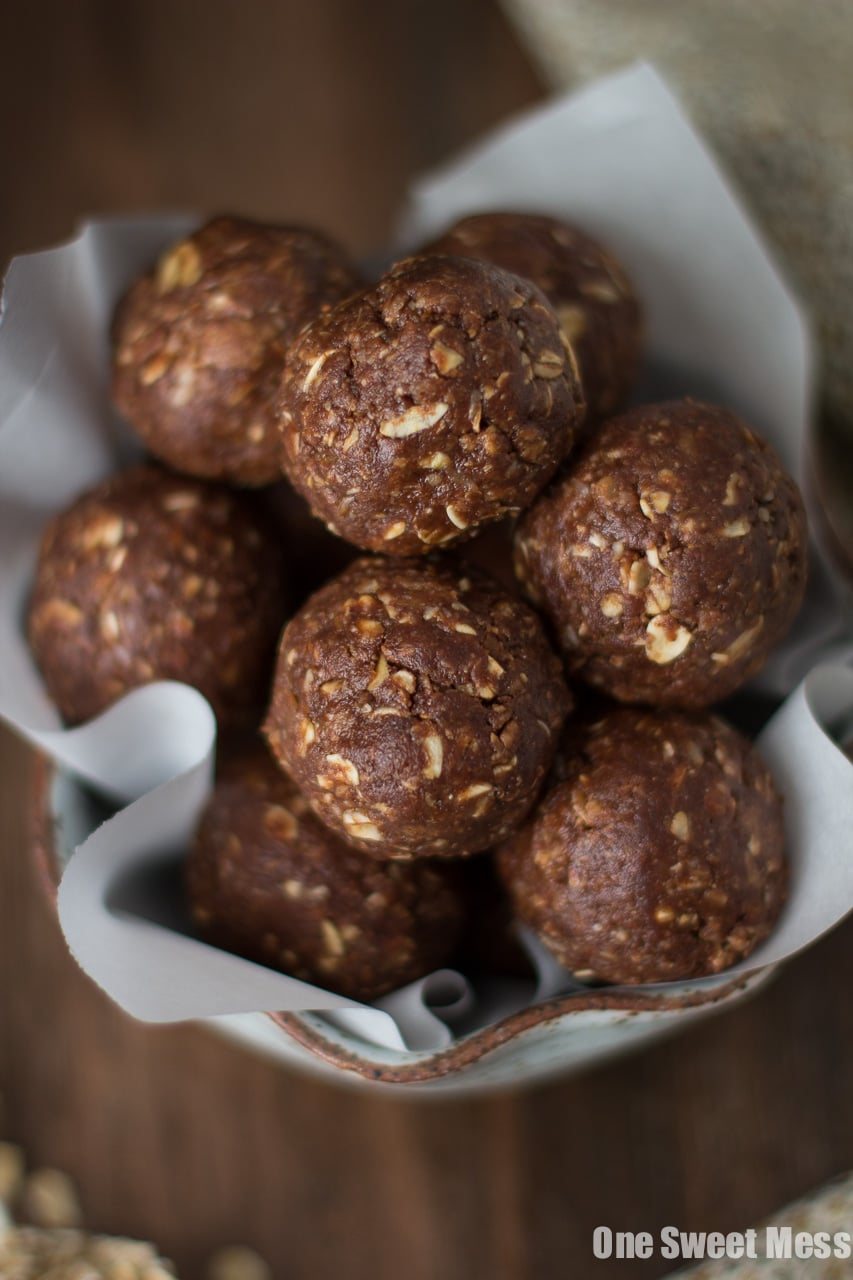 Almond Joy Energy Balls {Gluten-Free & Vegan}: These pop-able snacks are healthy, all-naturally sweetened, and made with healthy and wholesome ingredients.