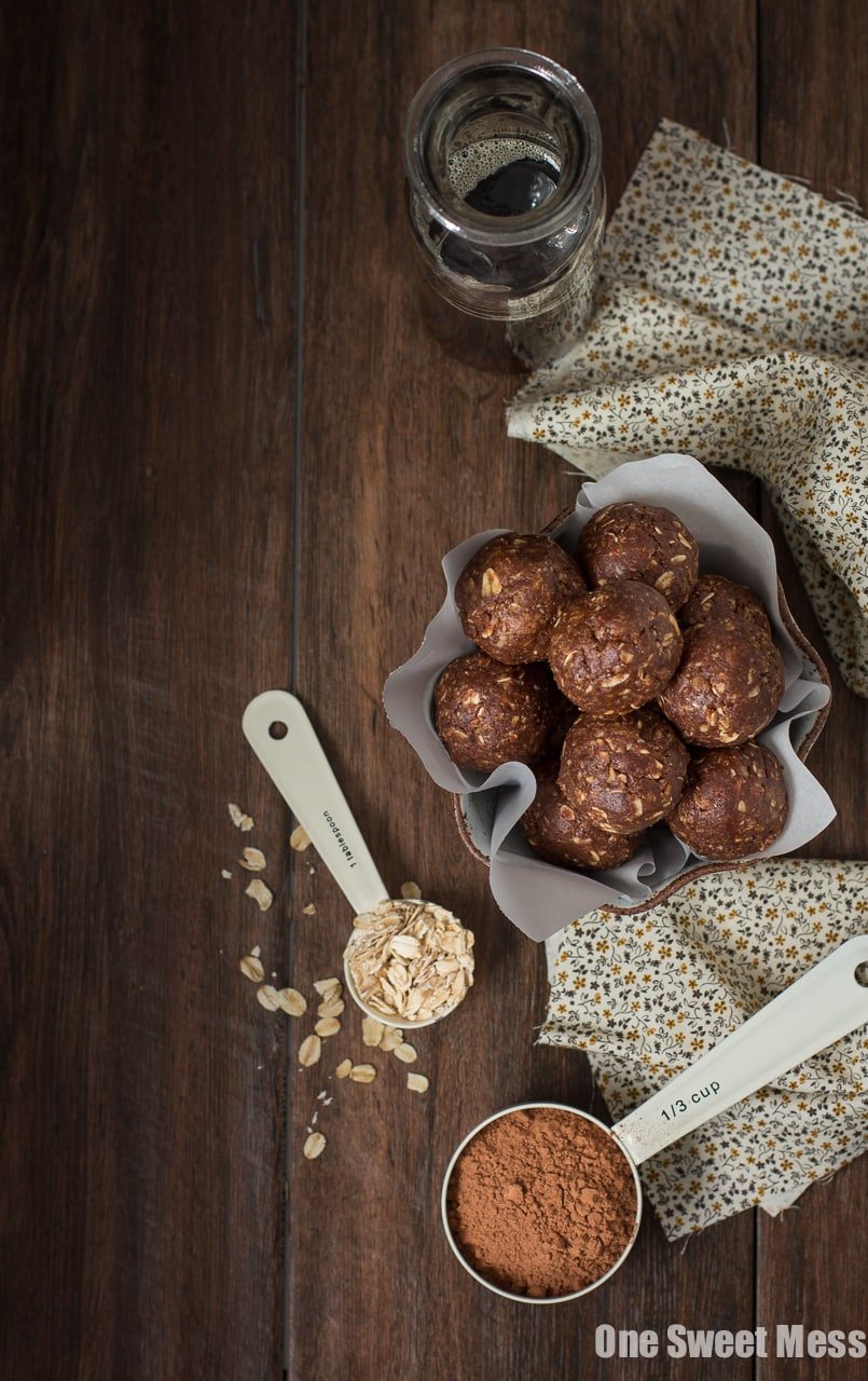 Almond Joy Energy Balls {Gluten-Free & Vegan}: These pop-able snacks are healthy, all-naturally sweetened, and made with healthy and wholesome ingredients.