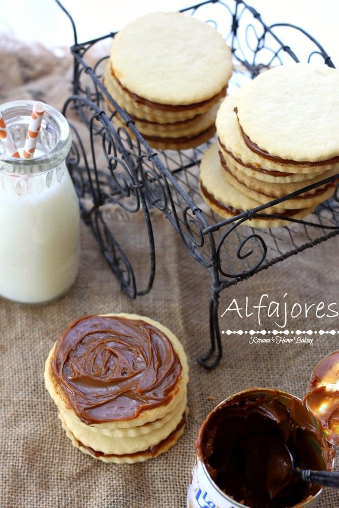 Alfajores-dulce-de-leche-sandwich-cookies-recipe-1
