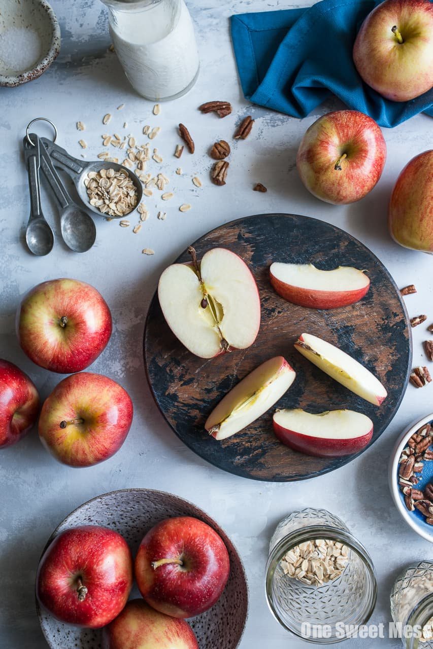Apple Pie Overnight Oatmeal {Gluten-Free, Vegan, Naturally Sweetened}