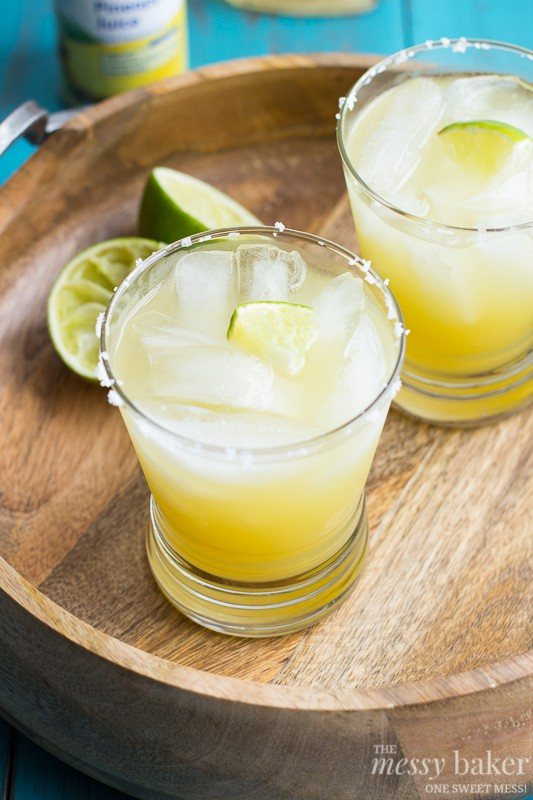 Pineapple Margarita | www.themessybakerblog.com