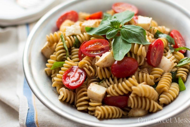 Caprese Pasta Salad {Vegetarian}