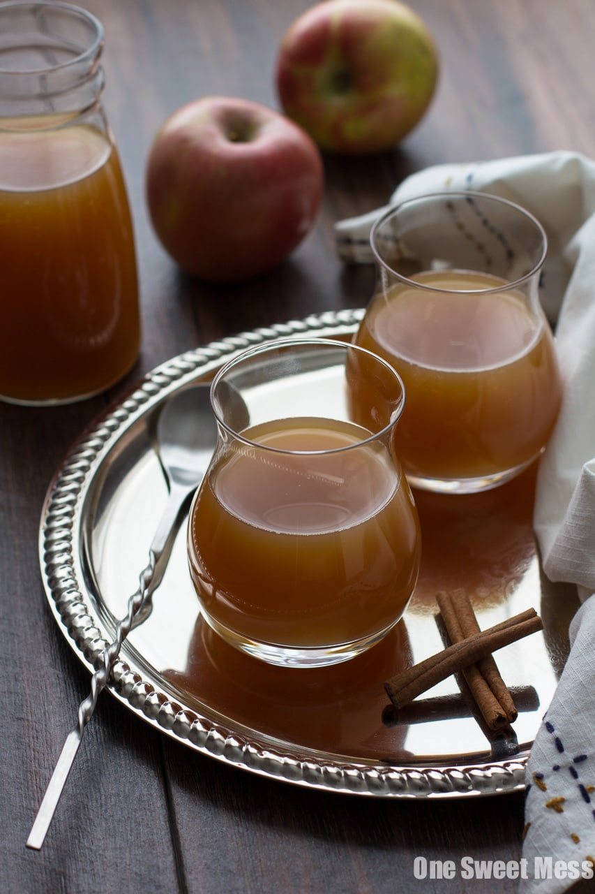 Thirsty Thursday: Caramel Apple Pie Martini {By the Pitcher}
