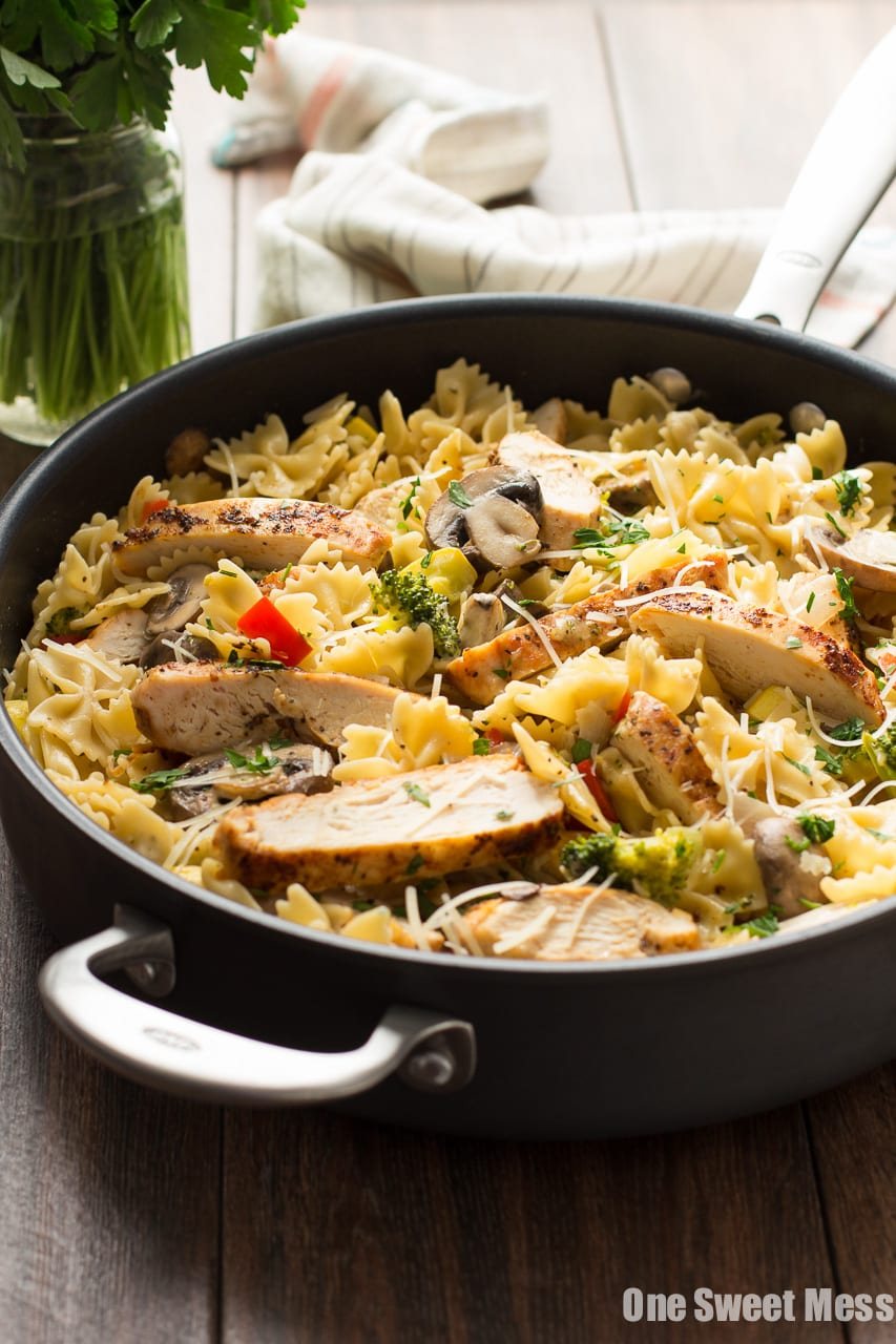 Chicken Alfredo Primavera: Hearty slices of chicken and seasonal veggies get tossed with bow-tie pasta and a creamy, cheese-y alfredo sauce. The entire dish is ready in 30 minutes
