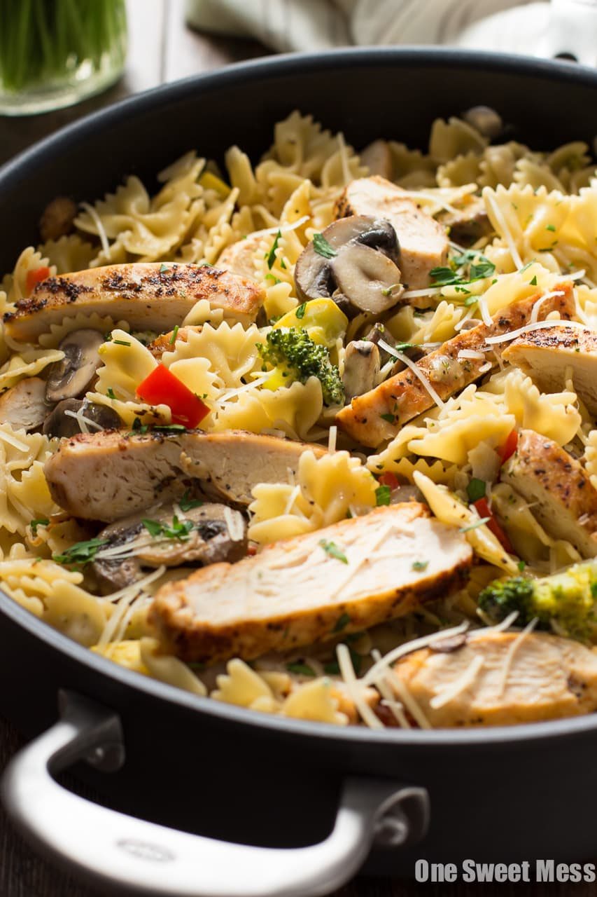 Chicken Alfredo Primavera: Hearty slices of chicken and seasonal veggies get tossed with bow-tie pasta and a creamy, cheese-y alfredo sauce. The entire dish is ready in 30 minutes