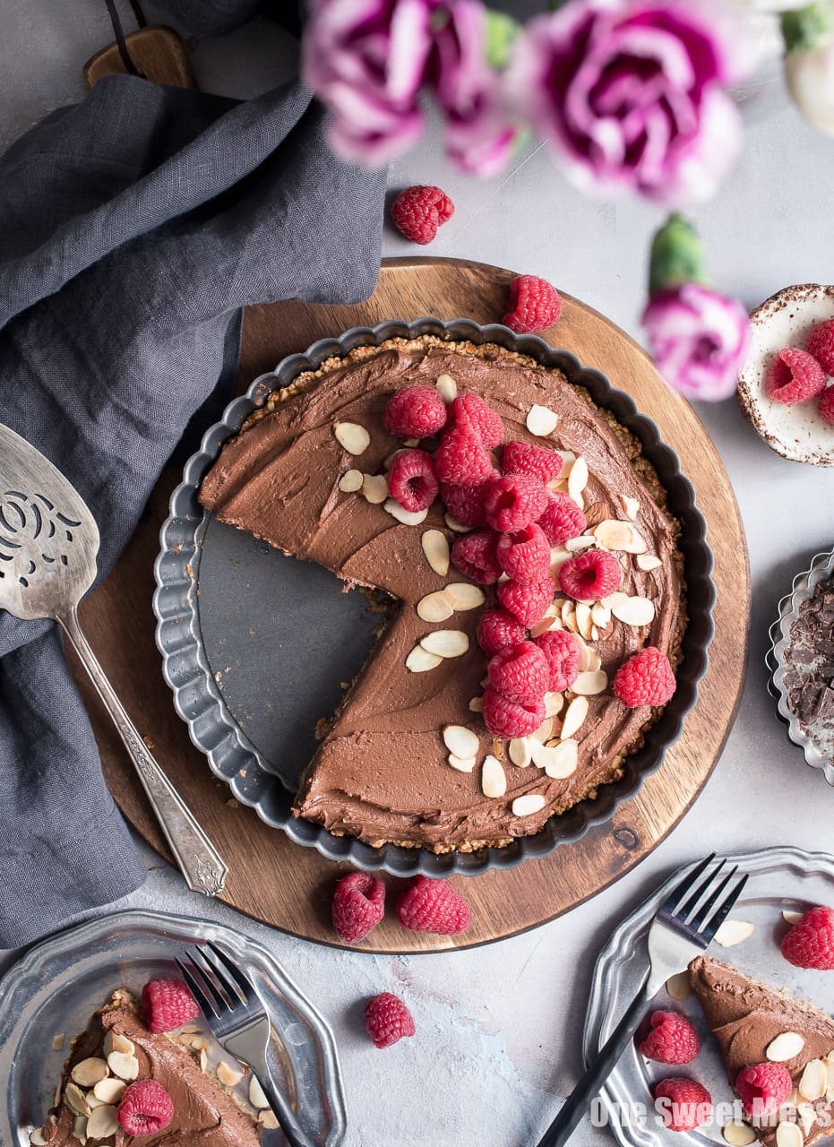 Dark Chocolate Almond Tart: This rich, creamy, ultra chocolate-y tart is vegan, gluten-free, grain-free, soy-free, and egg-free. This decadent tart is perfect for Valentine's Day.