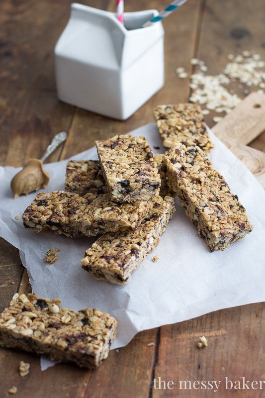 Chocolate Chip Peanut Butter Granola Bars {Gluten-Free Option} | www.themessybakerblog.com