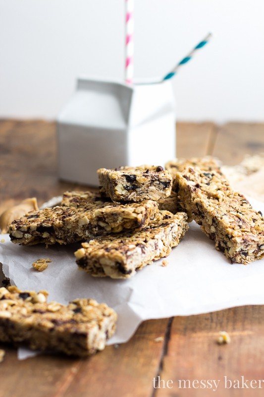Chocolate Chip Peanut Butter Granola Bars {Gluten-Free Option} | www.themessybakerblog.com