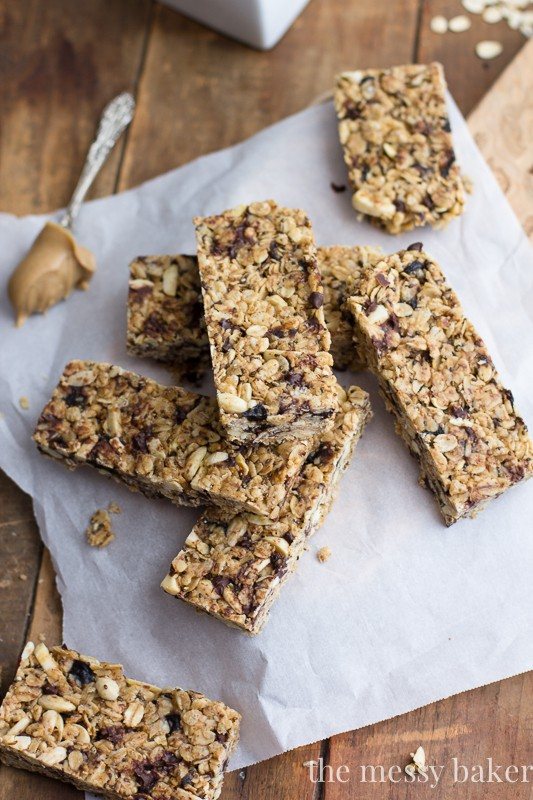 Chocolate Chip Peanut Butter Granola Bars {Gluten-Free Option} | www.themessybakerblog.com