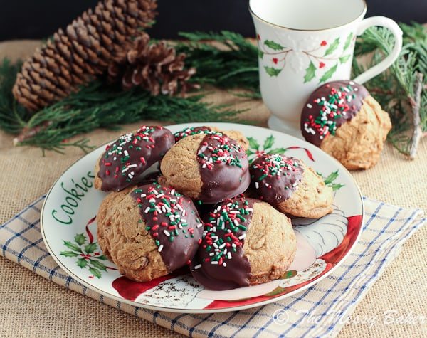 Chocolate Dipped Biscoff Pillow Cookies-5683
