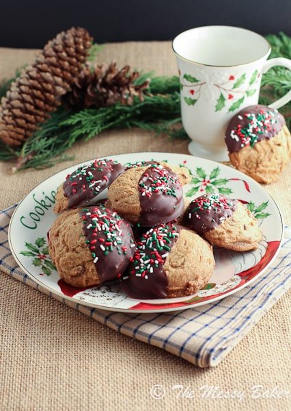 Chocolate Dipped Biscoff Pillow Cookies-5685