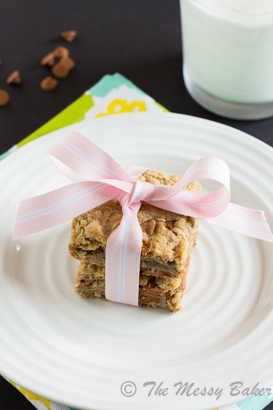 Cinnamon Chip Cookie Butter Oat Bars | www.themessybakerblog.com-7464
