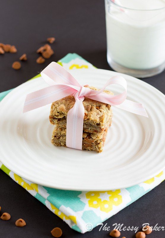 Cinnamon Chip Cookie Butter Oat Bars | www.themessybakerblog.com-7462
