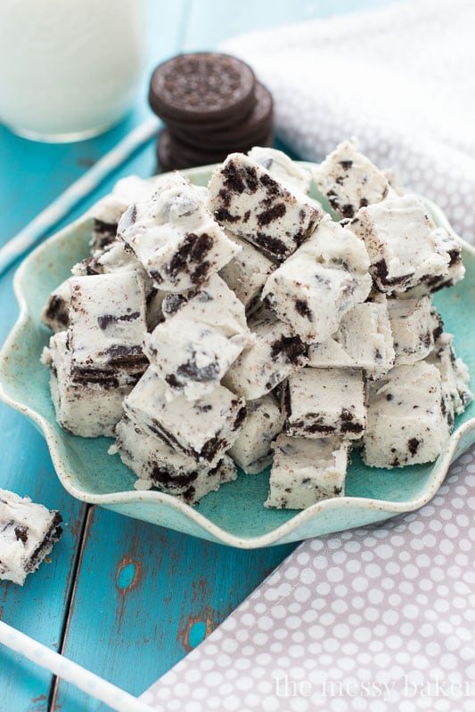 Cookies & Cream Fudge | www.themessybakerblog.com