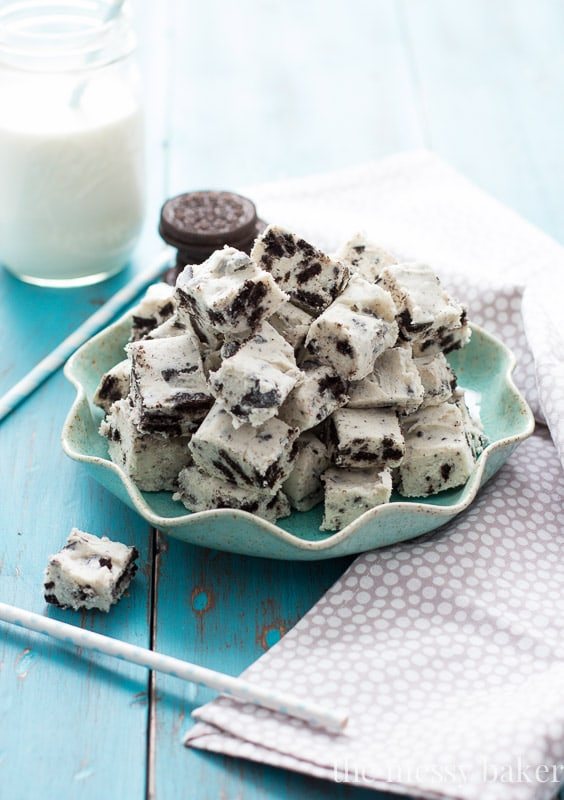 Cookies & Cream Fudge | www.themessybakerblog.com