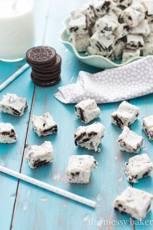 Cookies & Cream Fudge | www.themessybakerblog.com