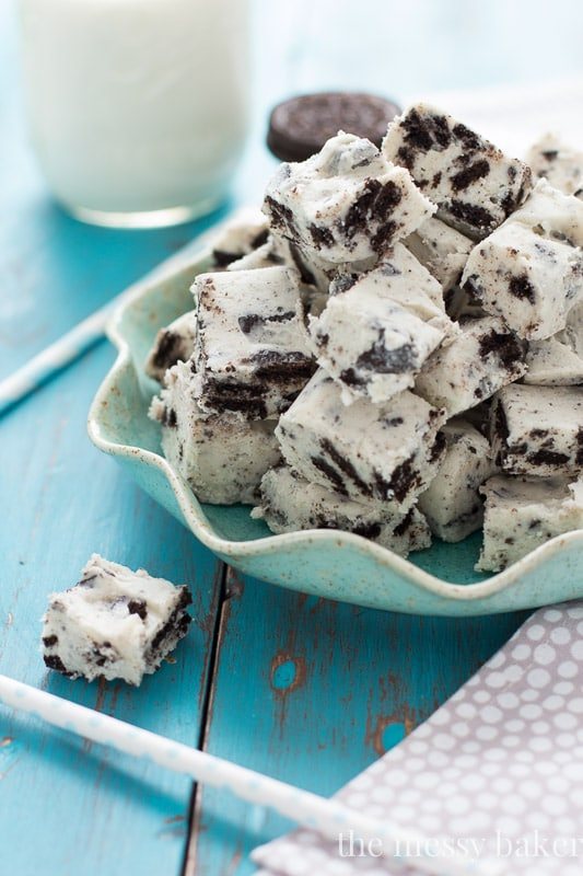 Cookies & Cream Fudge | www.themessybakerblog.com