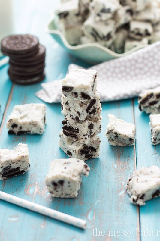 Cookies & Cream Fudge | www.themessybakerblog.com