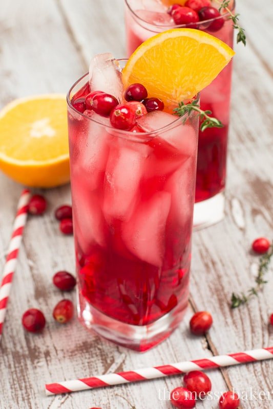 Cranberry-Orange Gin Fizz with Thyme | www.themessybakerblog.com