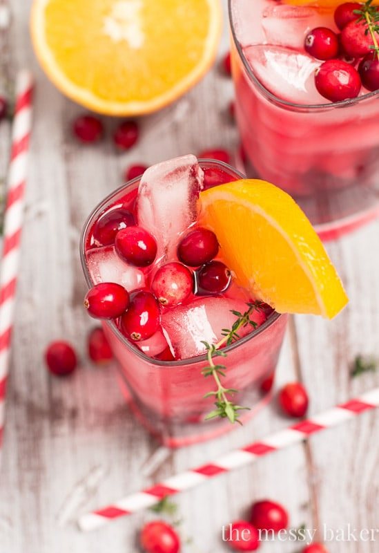 Cranberry-Orange Gin Fizz with Thyme | www.themessybakerblog.com