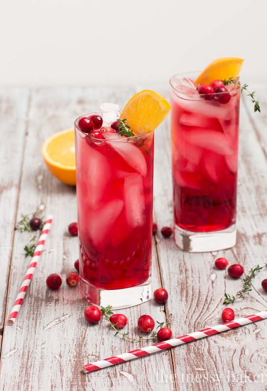 Cranberry-Orange Gin Fizz with Thyme | www.themessybakerblog.com