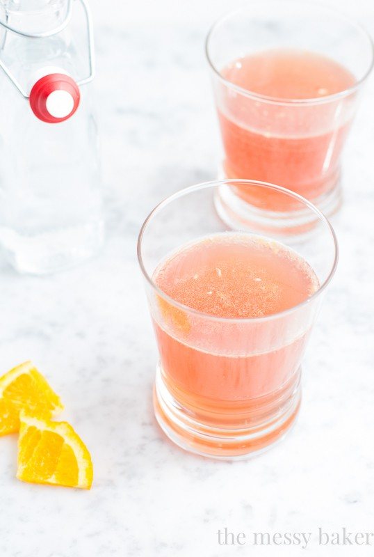 Cranberry Orange Spritzer Cocktail | www.themessybakerblog.com