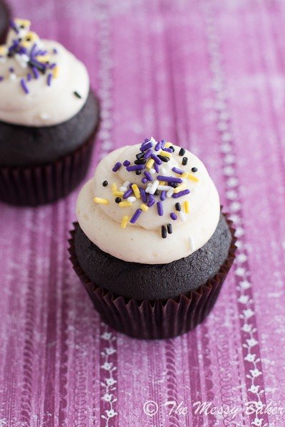 Bailey's Irish Cream Cupcakes {www.themessybakerblog.com}-6300