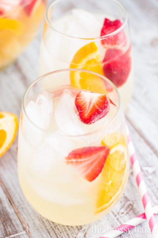 Fruity Pineapple Sangria | www.themessybakerblog.com