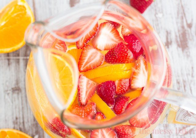 Fruity Pineapple Sangria | www.themessybakerblog.com
