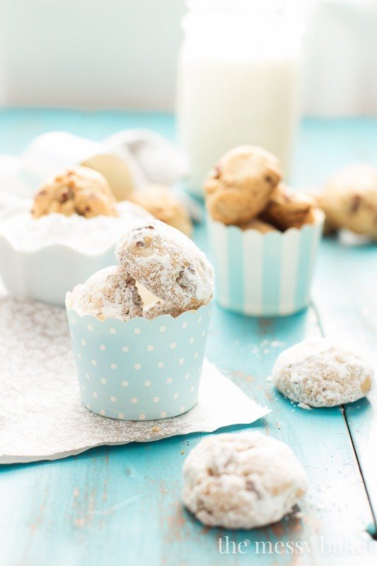 Grandmom's Pecan Sandies | www.themessybakerblog.com