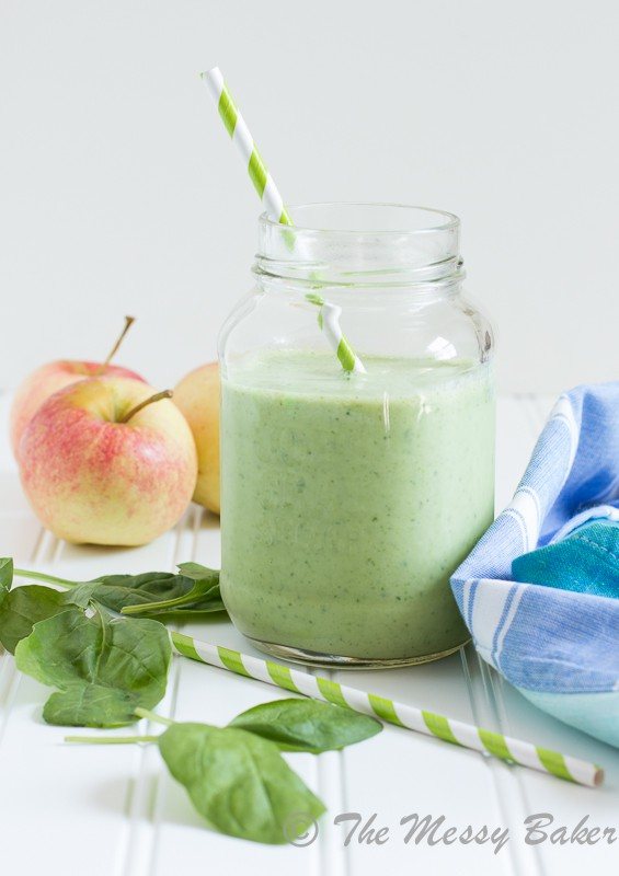 Apple Banana Green Smoothie | www.themessybakerblog.com