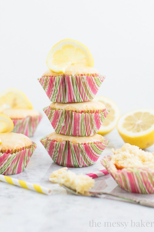 Lemon Cupcakes with Lemon Glaze | www.themessybakerblog.com