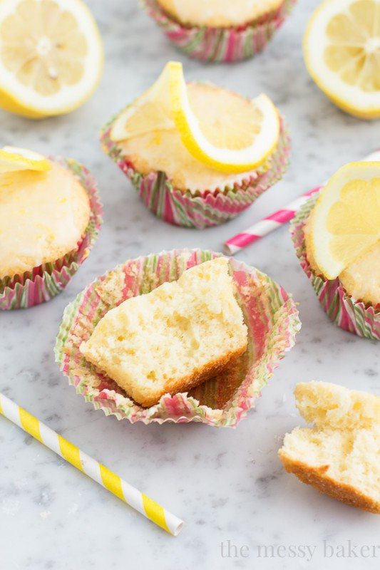 Lemon Cupcakes with Lemon Glaze | www.themessybakerblog.com
