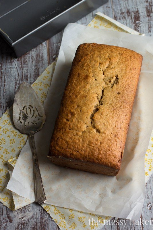 Nutella & Toasted Pecan Swirl Banana Bread | www.themessybakerblog.com