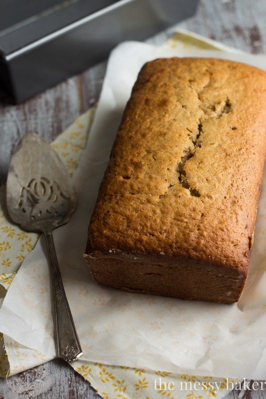 Nutella & Toasted Pecan Swirl Banana Bread | www.themessybakerblog.com
