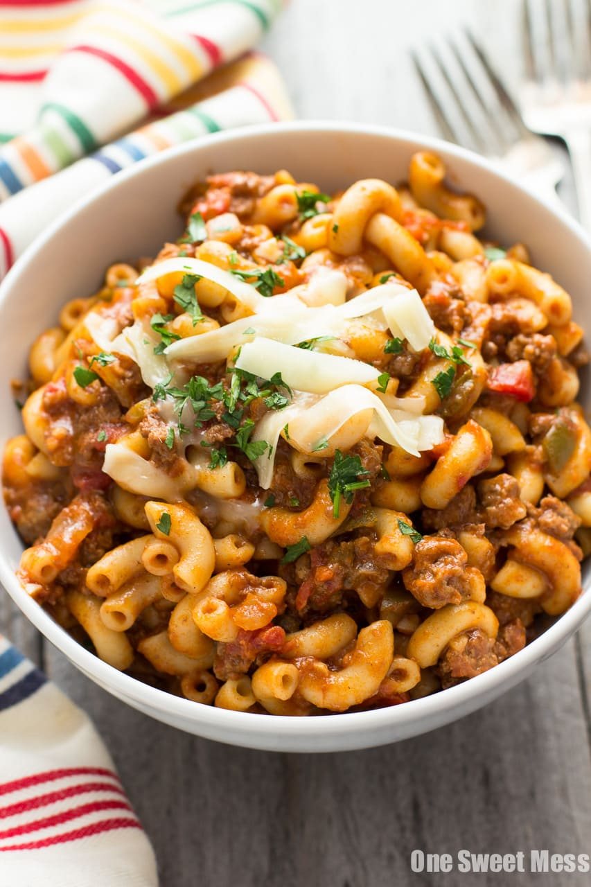 One Pot Chili Mac | Tender beef, gooey cheese, and pasta in one easy weeknight dish.