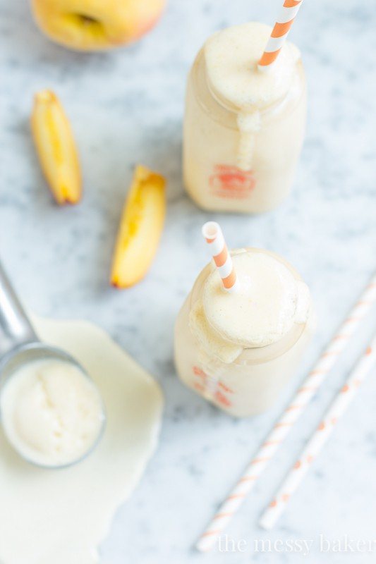 Peach Pie Milkshake made with Snickerdoodle Cookies | www.themessybakerblog.com