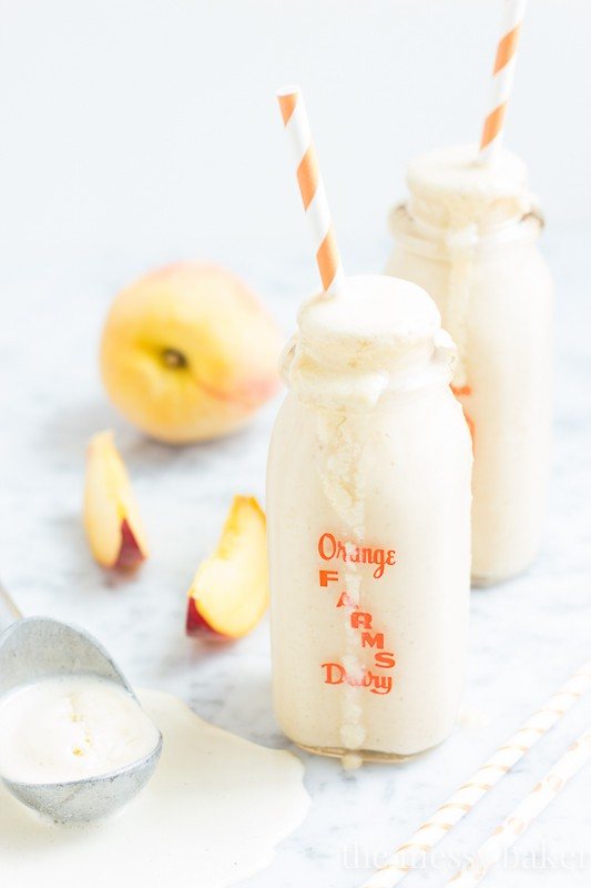 Peach Pie Milkshake made with Snickerdoodle Cookies | www.themessybakerblog.com