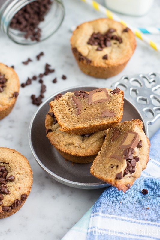 Peanut Butter Reese's Cup Blondies | www.themessybakerblog.com