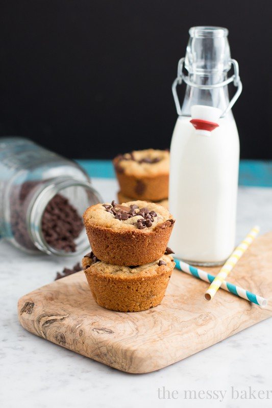 Peanut Butter Reese's Cup Blondies | www.themessybakerblog.com