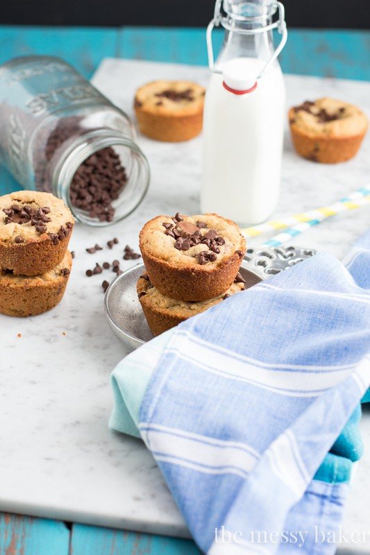Peanut Butter Reese's Cup Blondies | www.themessybakerblog.com