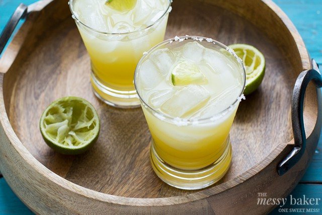 Pineapple Margarita | www.themessybakerblog.com