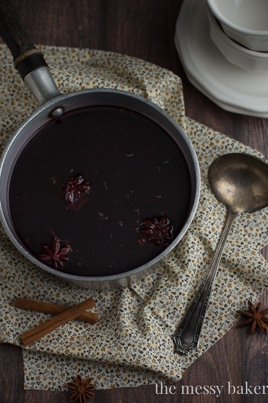 Pomegranate Mulled Wine | www.themessybakerblog.com