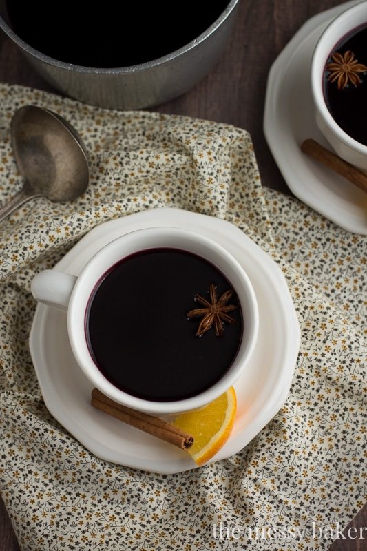 Pomegranate Mulled Wine | www.themessybakerblog.com