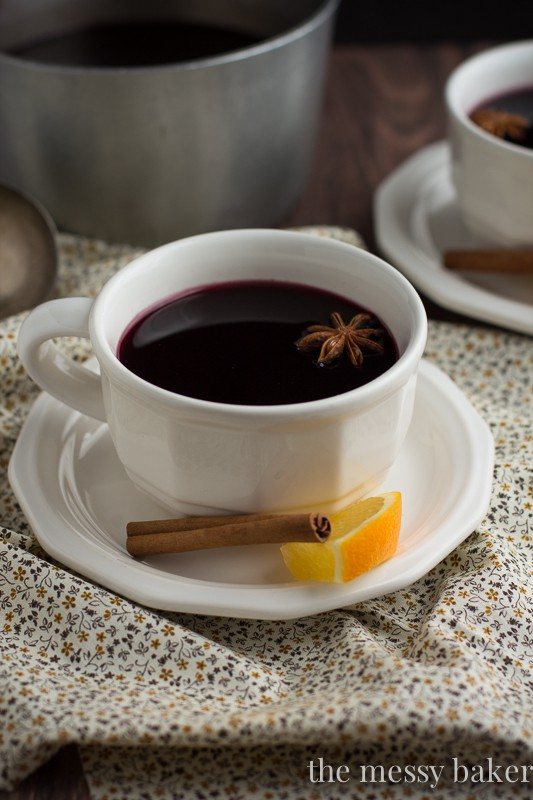 Pomegranate Mulled Wine | www.themessybakerblog.com