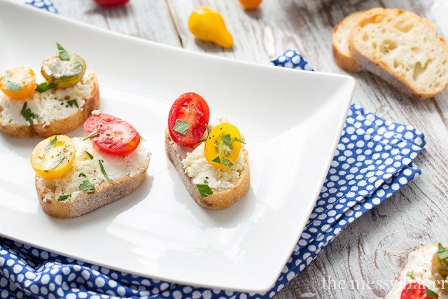 Ricotta Toasts with Tomatoes | www.themessybakerblog.com