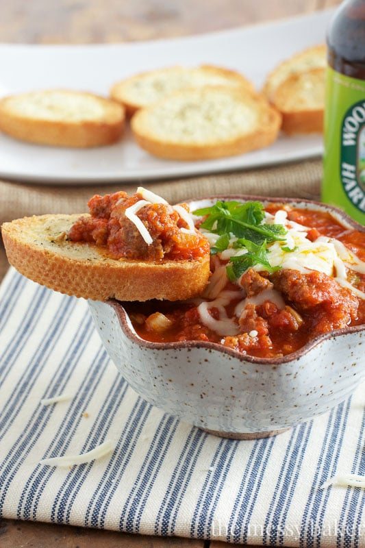 Slow Cooker Pizza Dip | www.themessybakerblog.com
