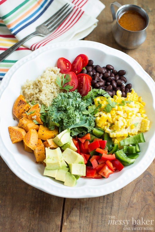 Southwestern Veggie Bowl with Chipotle Vinaigrette | www.themessybakerblog.com
