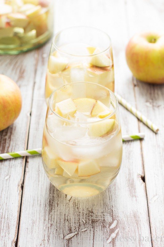 Caramel Apple Sangria | www.themessybakerblog.com
