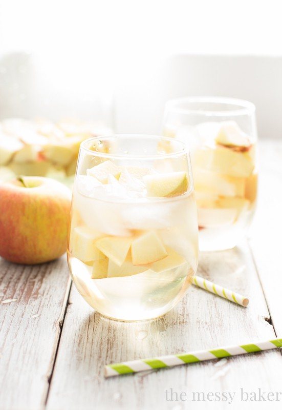 Caramel Apple Sangria | www.themessybakerblog.com
